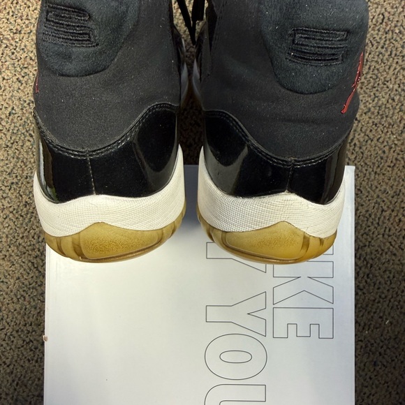 Jordan 11 Retro 72-10 - Black and Gold Sneakers - Picture 4 of 6
